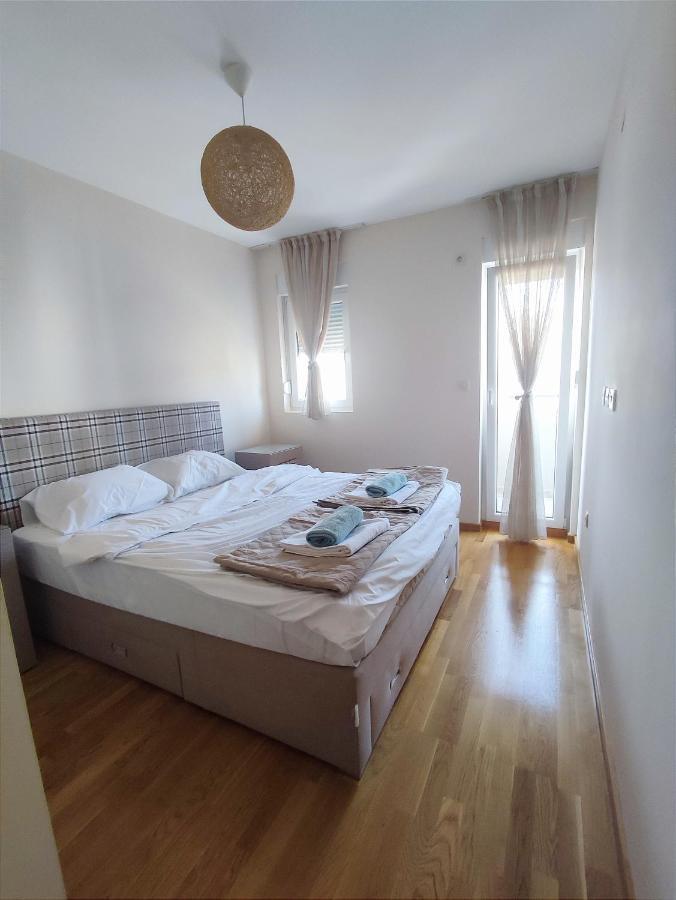 City Point Apartment Podgoriţa Exterior foto